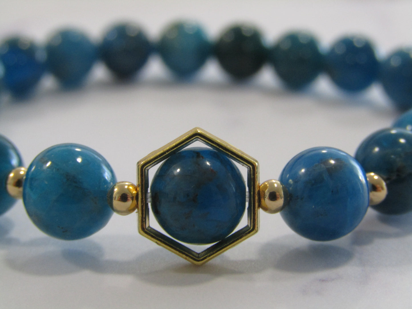 Grade A Apatite with bracelet 18k gold plated frame and spacer beads - 8mm