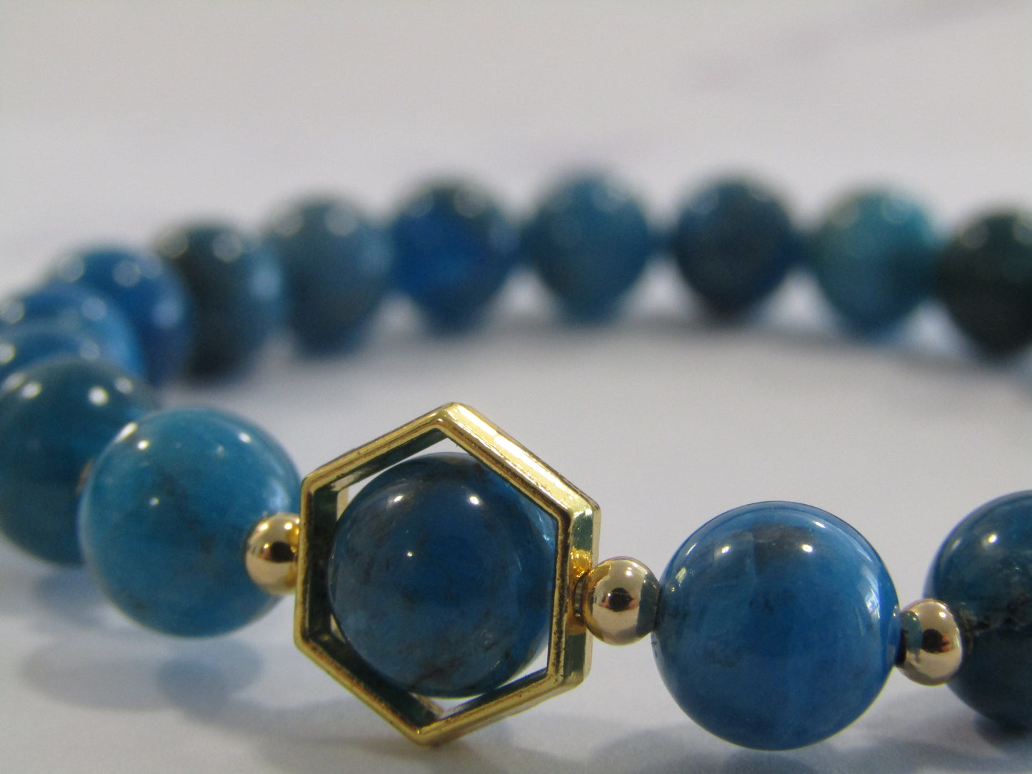 Grade A Apatite with bracelet 18k gold plated frame and spacer beads - 8mm