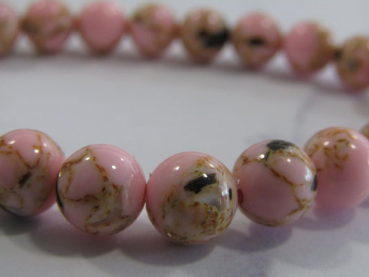 Natural seashell with synthetic misty rose (8-9mm) bracelet