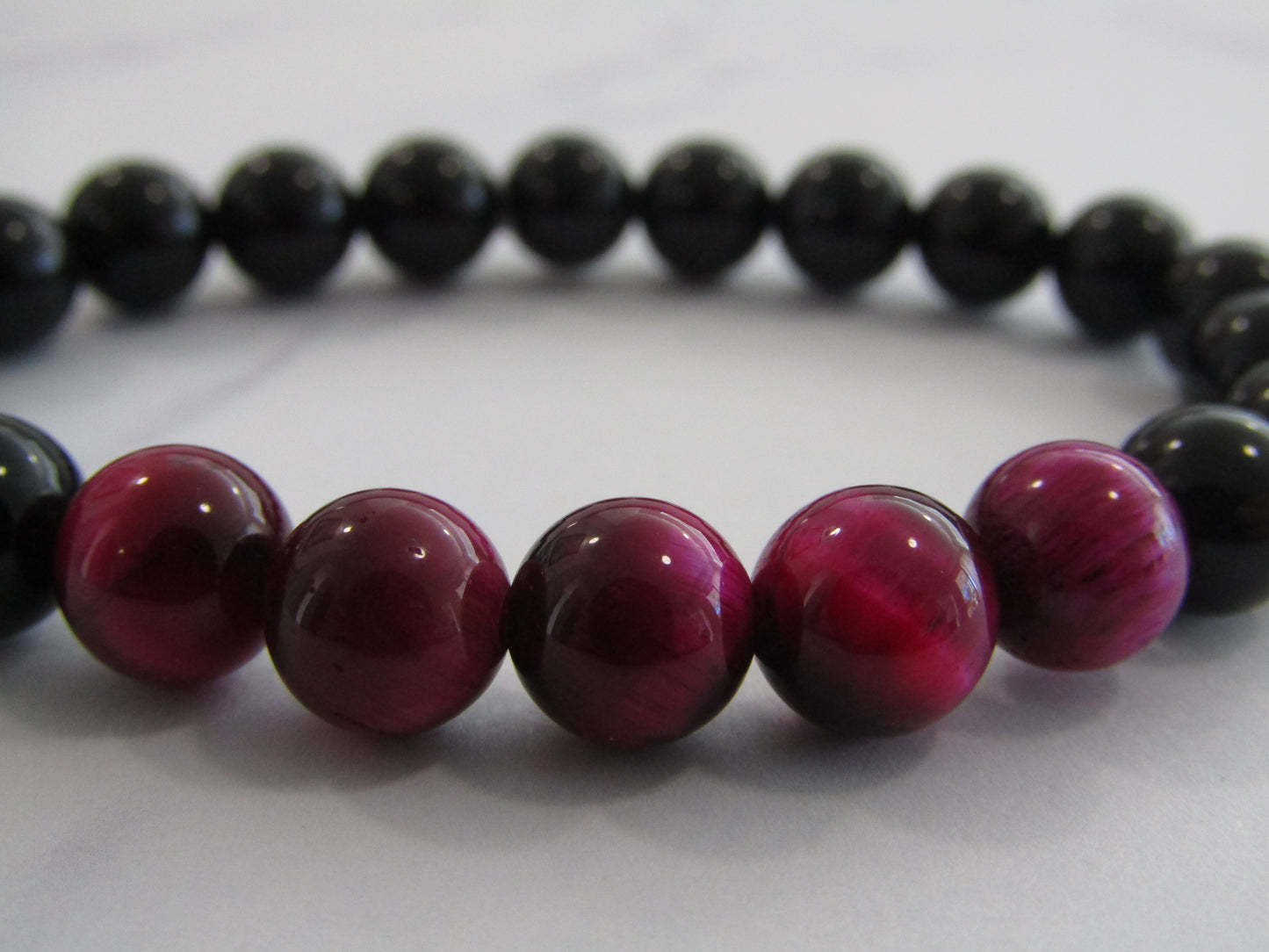 Obsidian bracelet with 5 x Magenta (dyed) Tigers Eye (8mm)