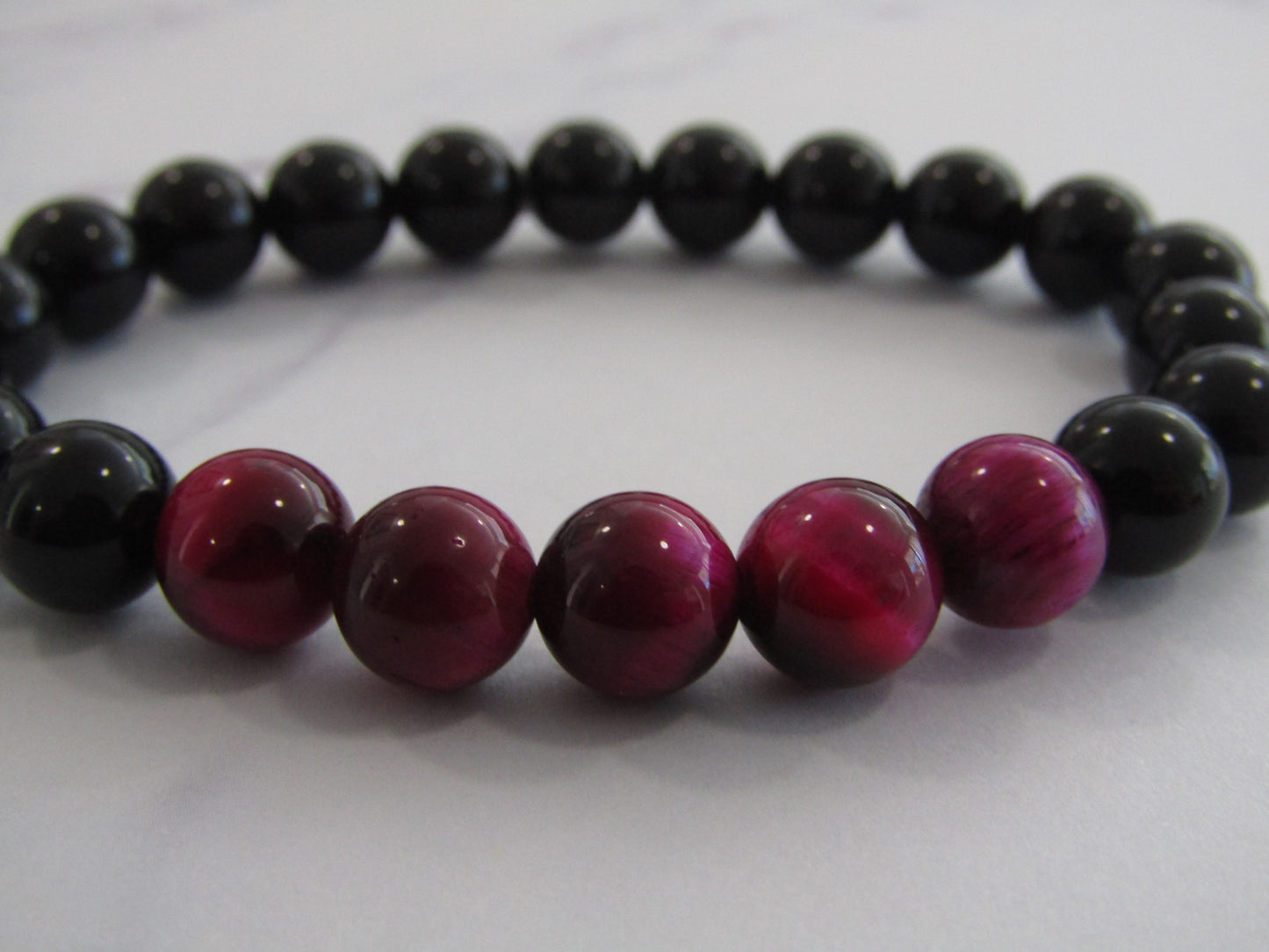 Obsidian bracelet with 5 x Magenta (dyed) Tigers Eye (8mm)