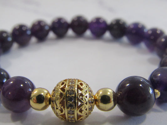 Grade AB Amethyst bracelet with 18k gold plated cubic zirconia bead and 18k (4 x) gold plated beads - 8mm